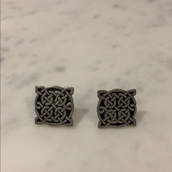 Earrings - Picture 1 of 2